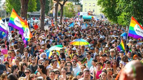 Locali gay in Calabria: Guida 2024